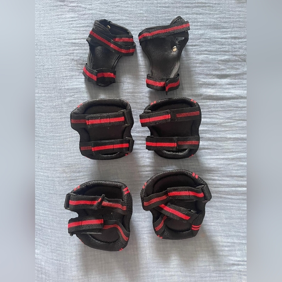 Protective Gear for Roller skating - Picture 2 of 5